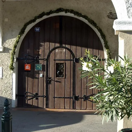 ゲストハウス Weingut-pension Stockingerhof